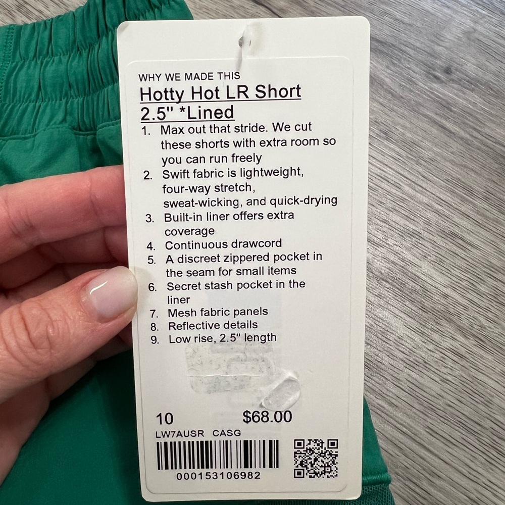 Lululemon Hotty Hot LR Short 2.5 size 10 - Picture 2 of 4